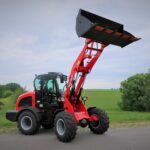 zu sehen ist der H&R Radlader 5025 in frontaler Seitenansicht